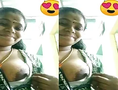 Indian Bhabhi Shows Off Her Big Tits in Exclusive Video